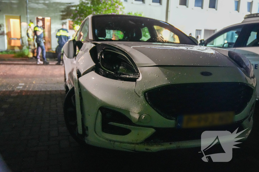 Bestuurster rijdt tegen woning tijdens parkeren