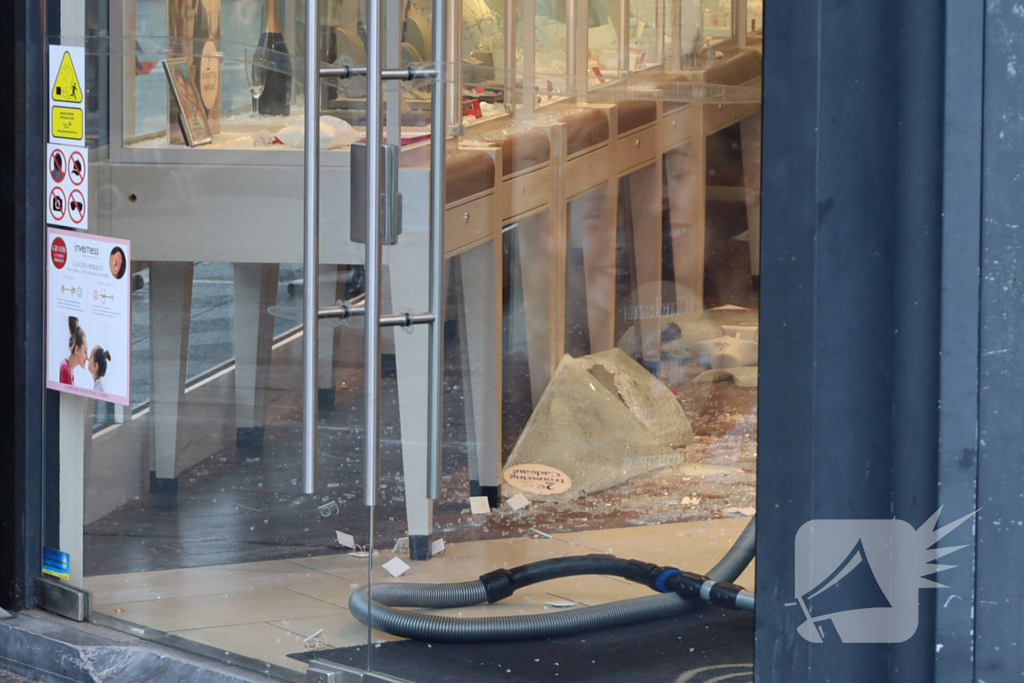 Politie doet onderzoek naar overval op juwelierszaak