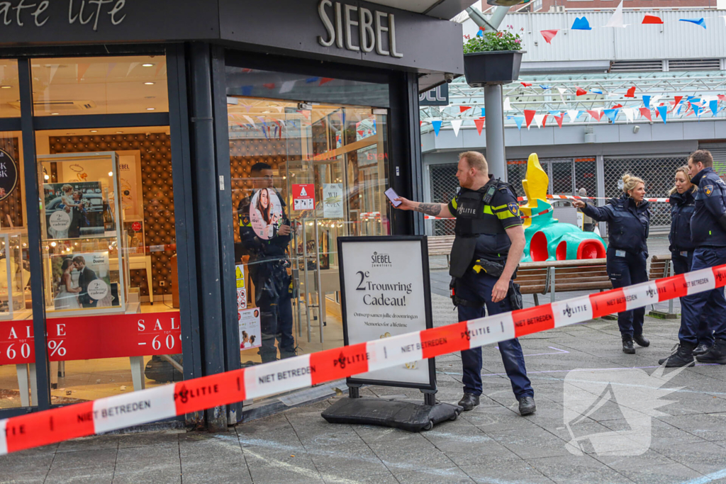 Politie doet onderzoek naar overval op juwelierszaak