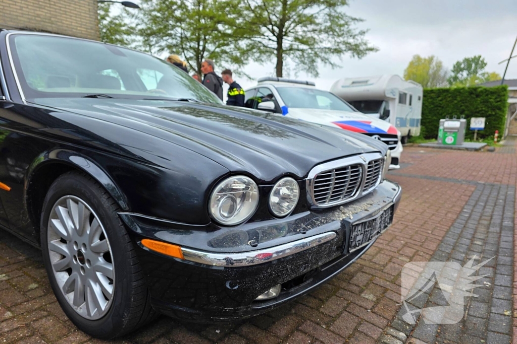 Auto ramt woning, muur ontzet