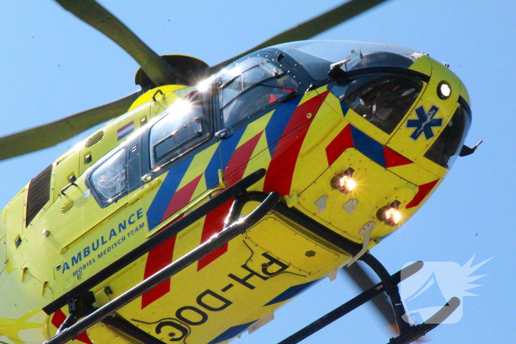 Traumahelikopter landt voor medische noodsituatie