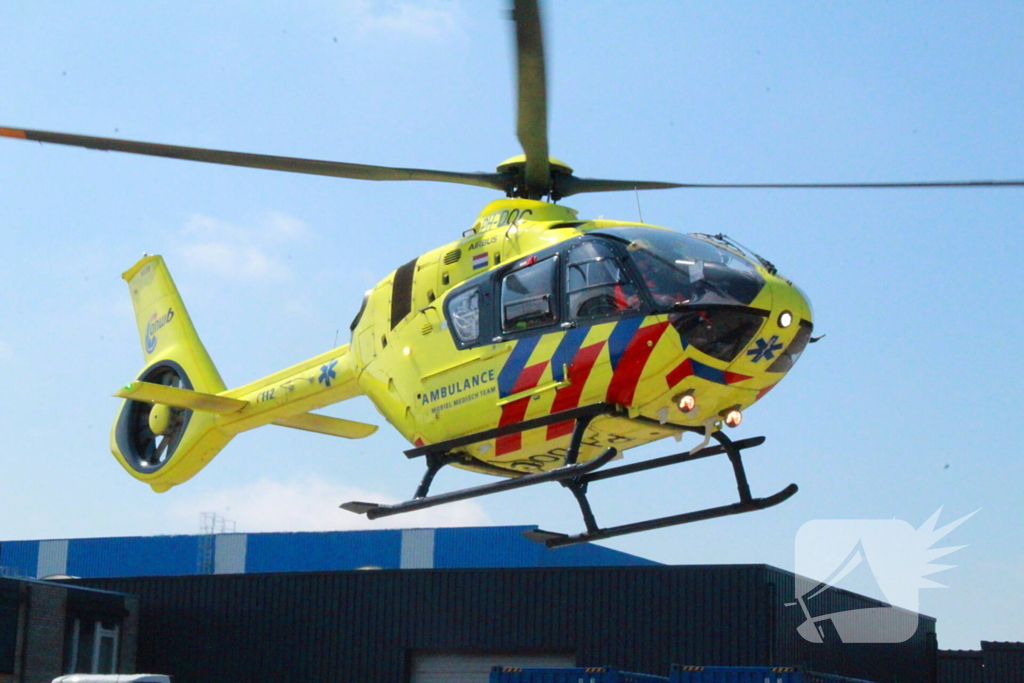 Traumahelikopter landt voor medische noodsituatie
