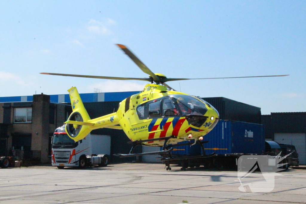 Traumahelikopter landt voor medische noodsituatie