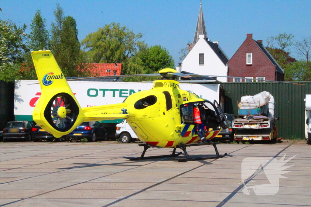 Traumahelikopter landt voor medische noodsituatie