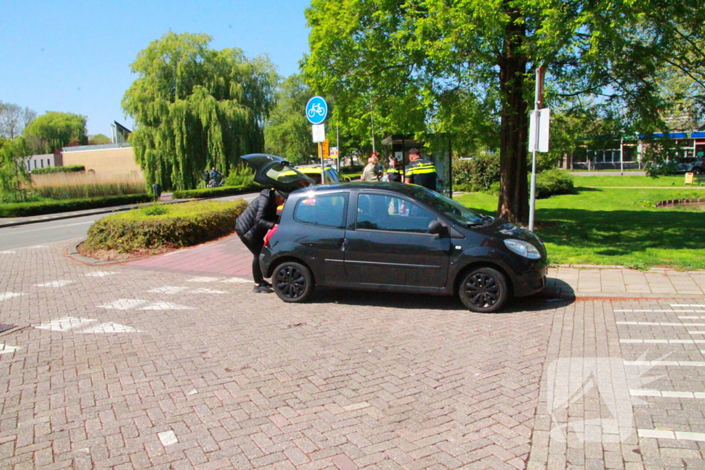Scooterrijder geschept door automobilist