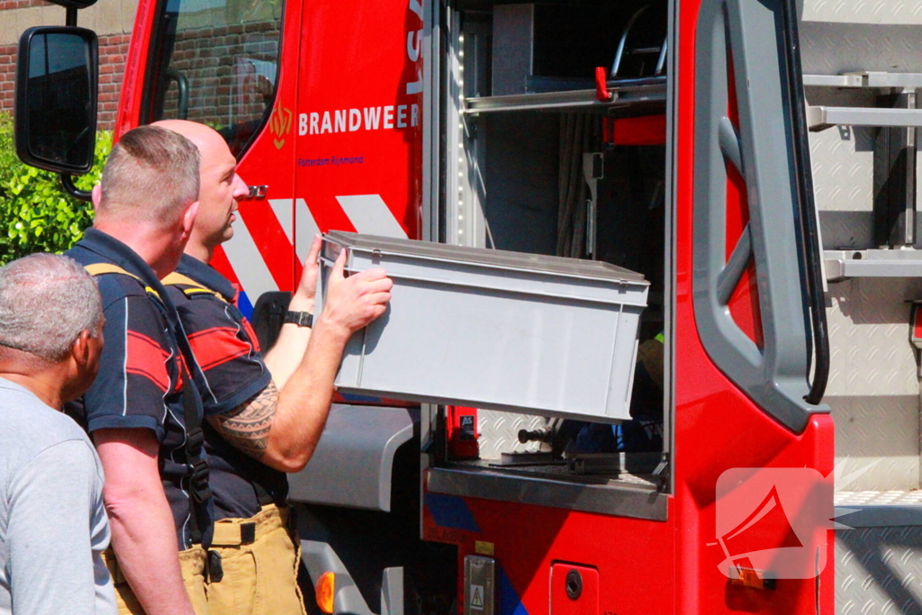 Brandweer redt kauw uit schoorsteen