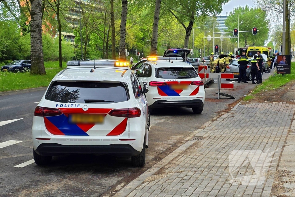 Brandweer ingezet voor kop-staartbotsing bij verkeerslichten