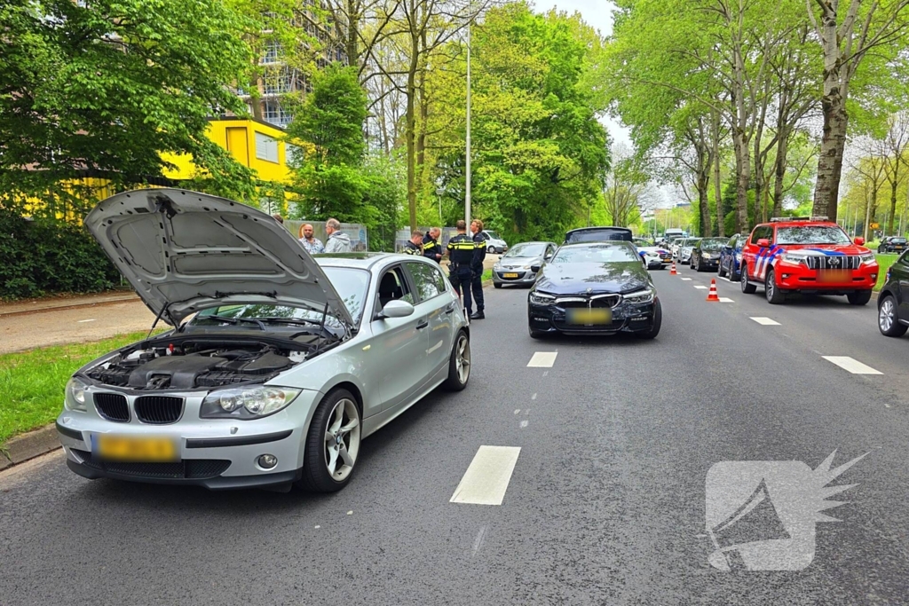 Brandweer ingezet voor kop-staartbotsing bij verkeerslichten