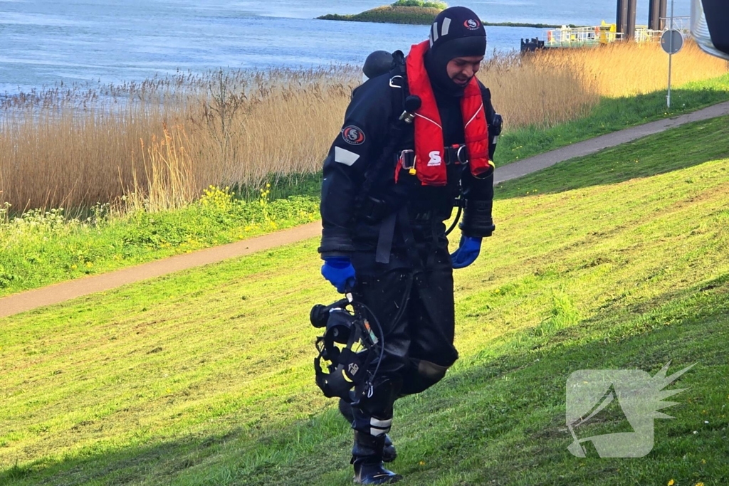 Hulpdiensten op zoek naar slachtoffer