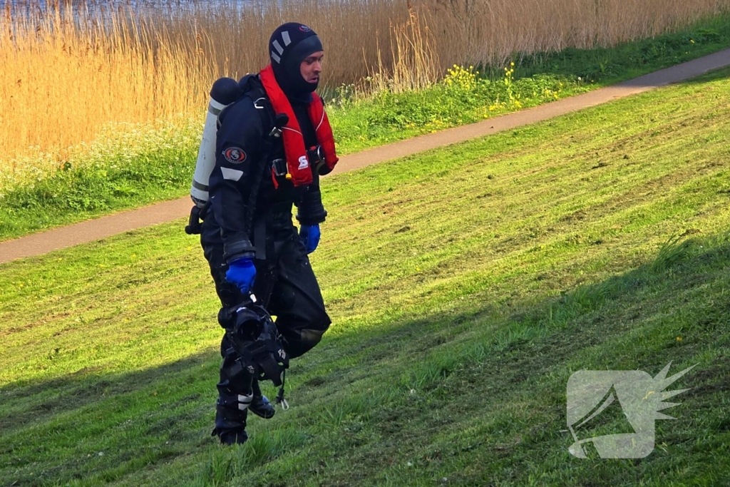 Hulpdiensten op zoek naar slachtoffer