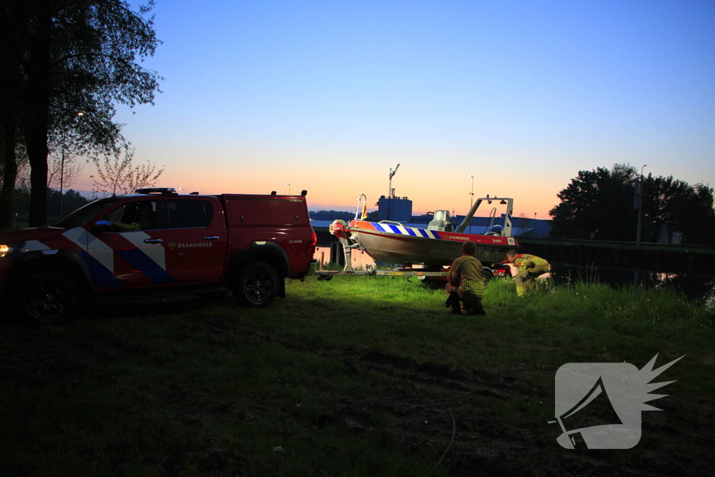 Zoektocht door brandweer naar ree in vaart