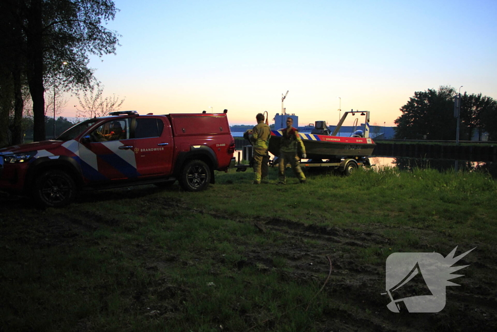 Zoektocht door brandweer naar ree in vaart