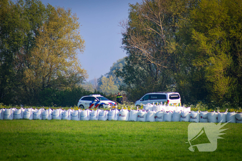 Groot onderzoek naar aantreffen fiets met kleding langs waterkant