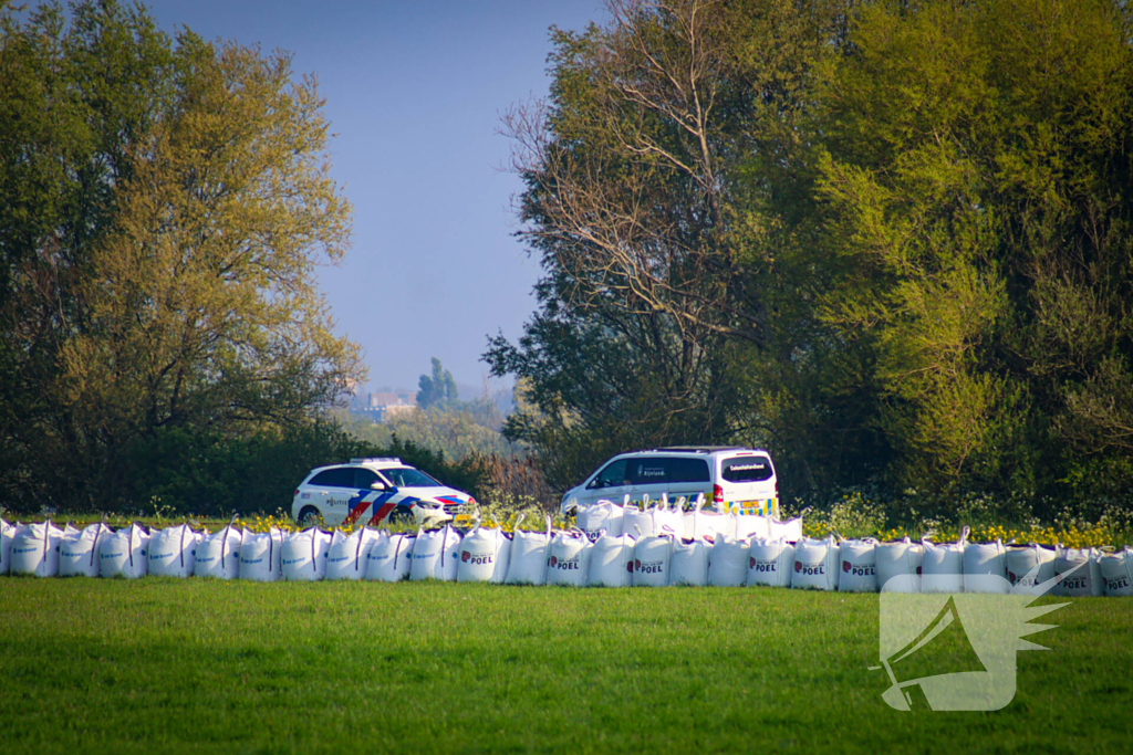 Groot onderzoek naar aantreffen fiets met kleding langs waterkant