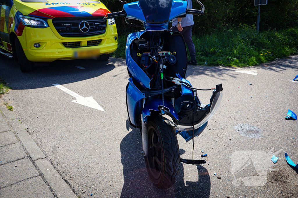 Scooterrijder gewond bij aanrijding met automobilist