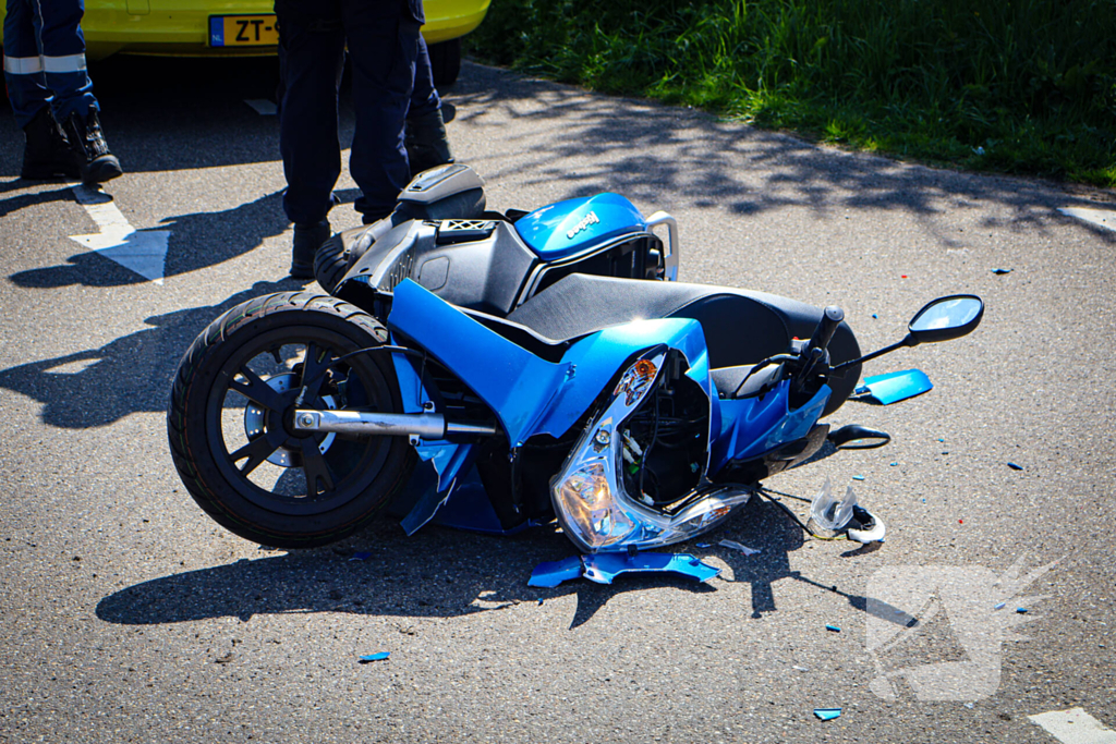 Scooterrijder gewond bij aanrijding met automobilist