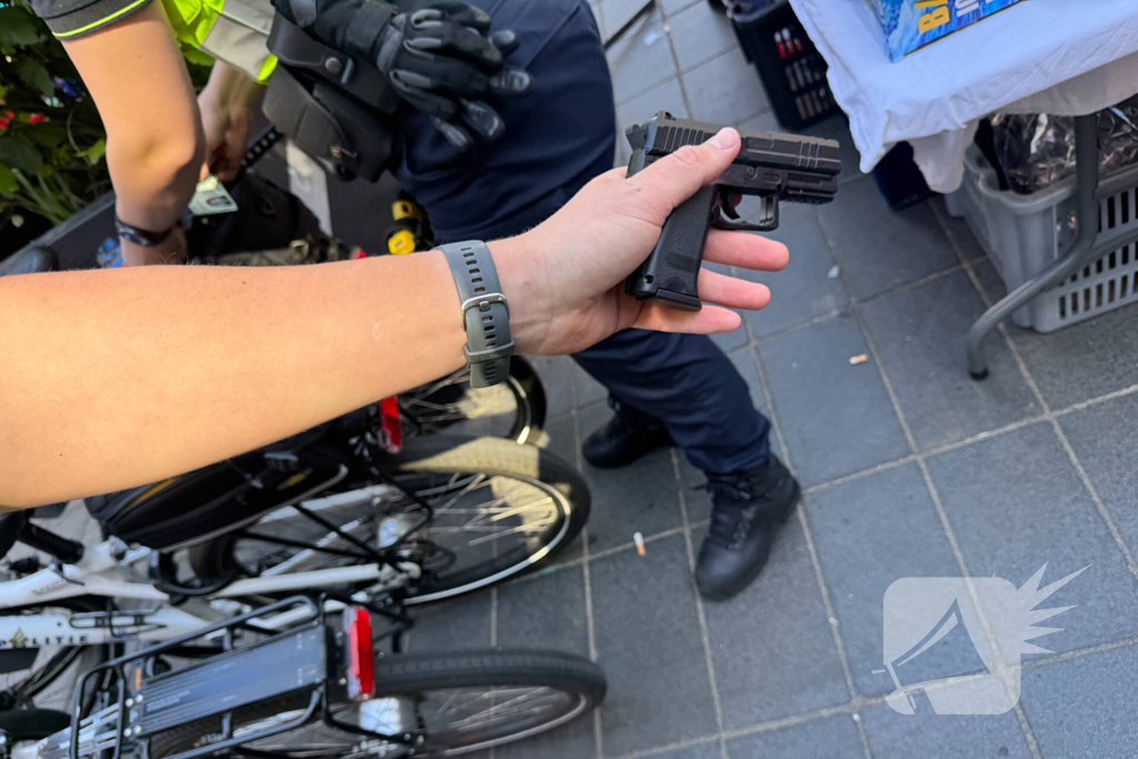 Meerdere (nep)wapens in beslag genomen tijdens Koningsdag
