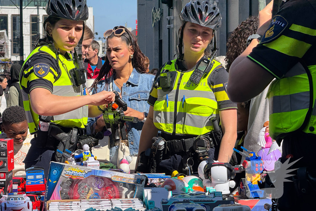 Meerdere (nep)wapens in beslag genomen tijdens Koningsdag