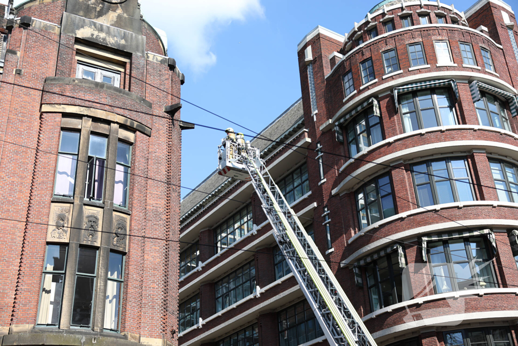 Veel rookontwikkeling bij grote brand in winkelpand