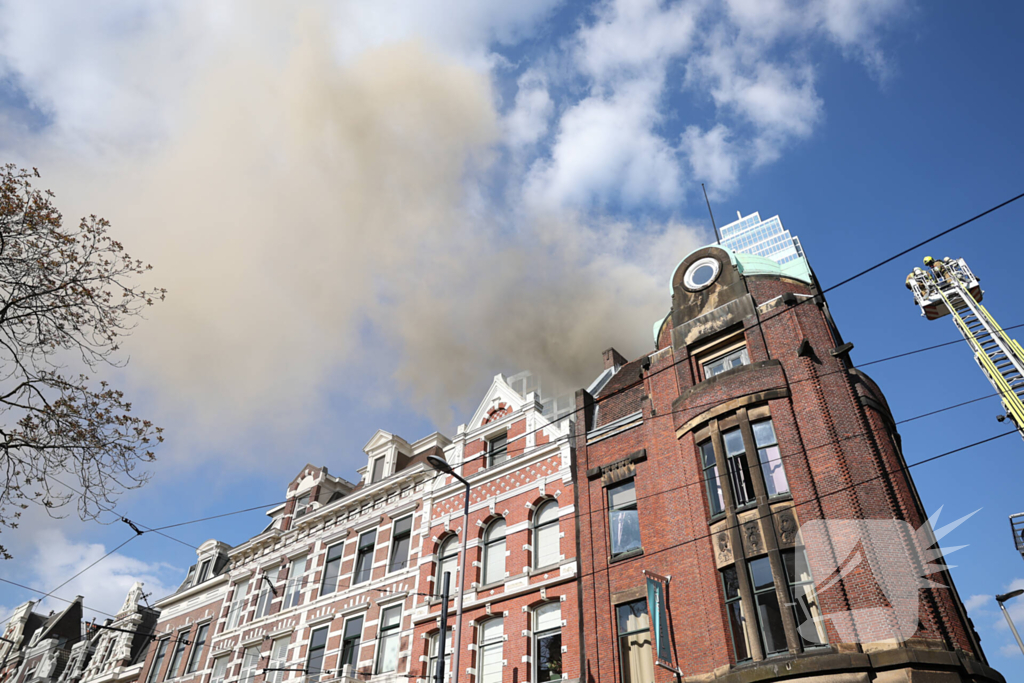 Veel rookontwikkeling bij grote brand in winkelpand