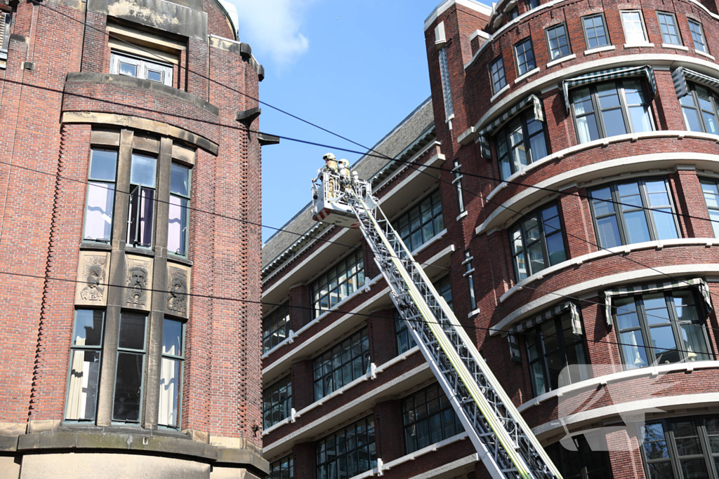 Veel rookontwikkeling bij grote brand in winkelpand