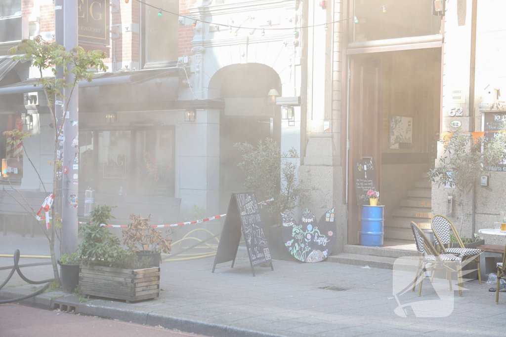 Veel rookontwikkeling bij grote brand in winkelpand