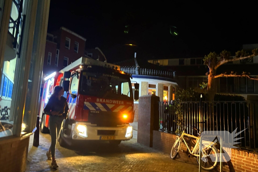 Brandweer blust brand in schaftkeet