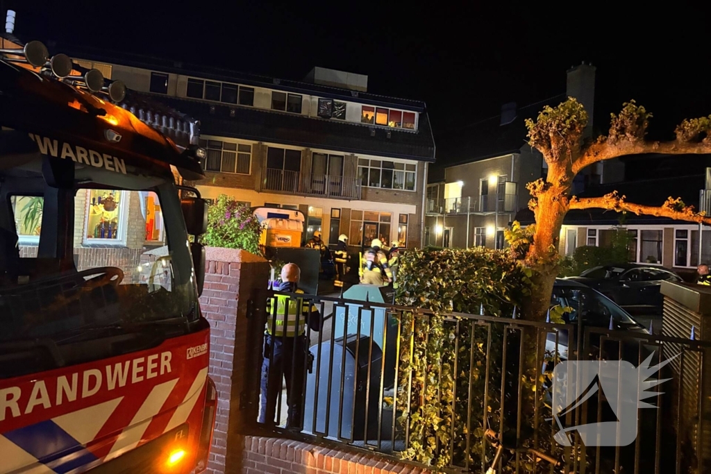 Brandweer blust brand in schaftkeet