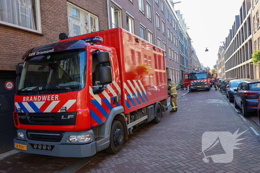 Grote brand in portiekwoning