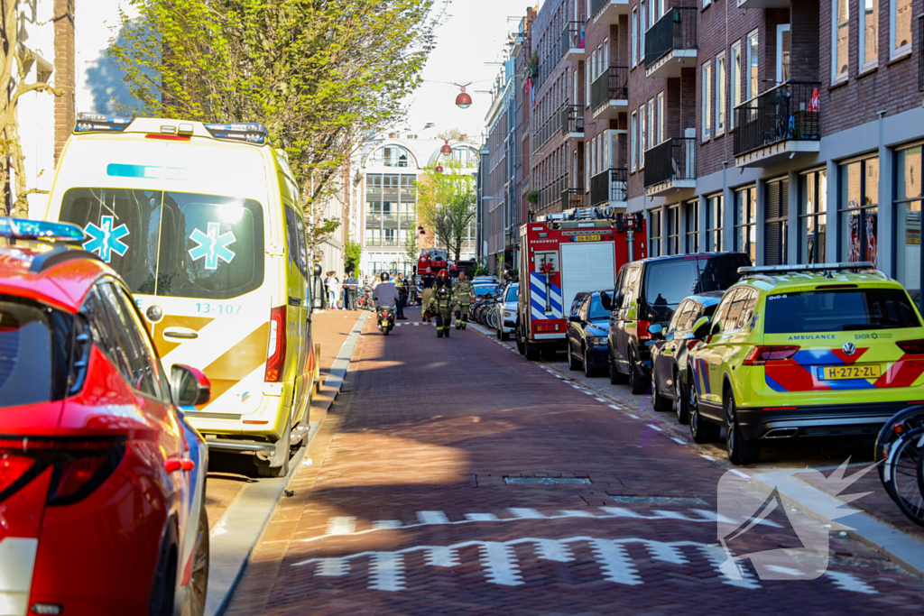 Grote brand in portiekwoning