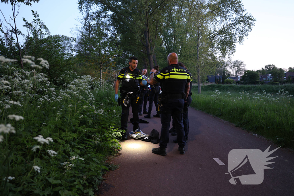 Politiehelikopter en meerdere agenten aanwezig na aantreffen mes