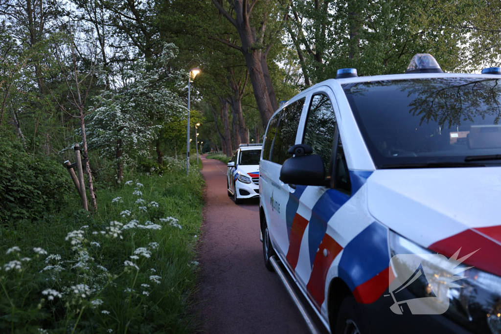 Politiehelikopter en meerdere agenten aanwezig na aantreffen mes