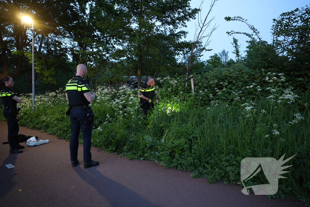 Politiehelikopter en meerdere agenten aanwezig na aantreffen mes