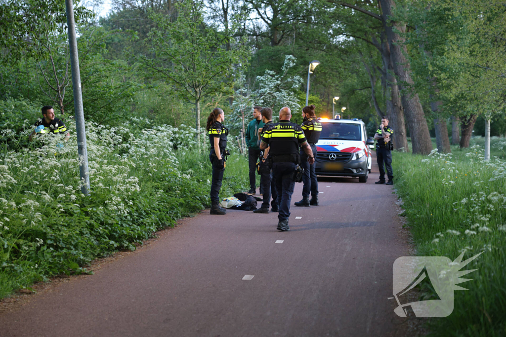 Politiehelikopter en meerdere agenten aanwezig na aantreffen mes