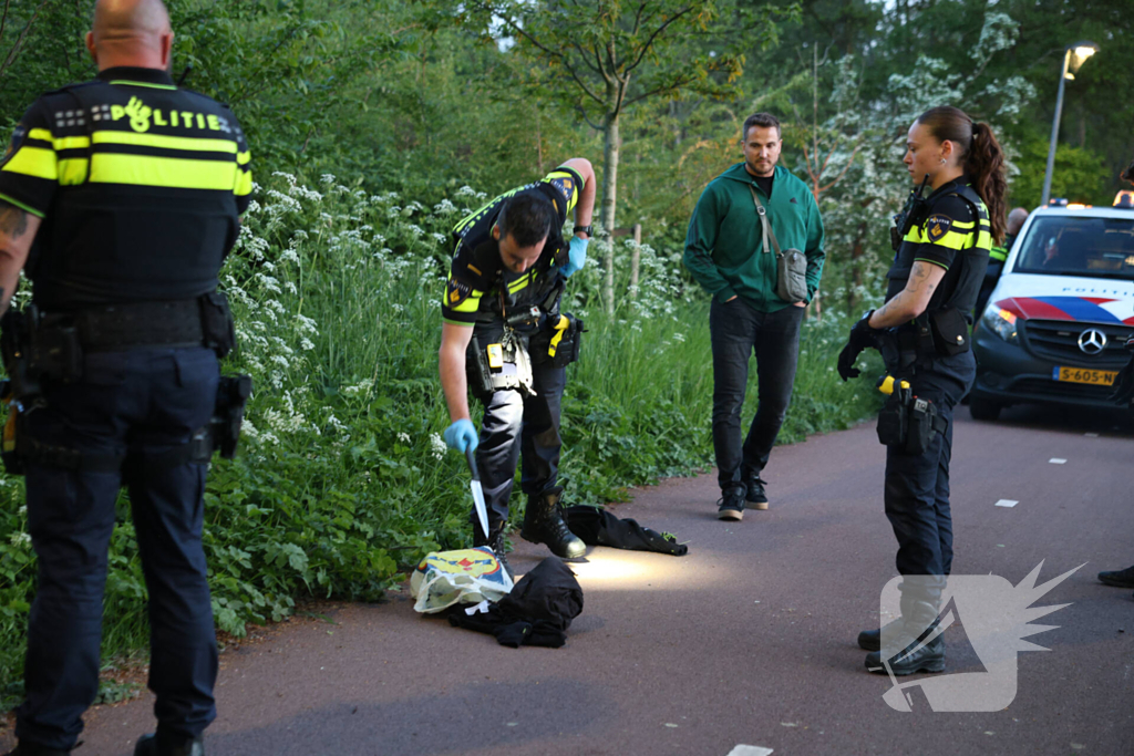 Politiehelikopter en meerdere agenten aanwezig na aantreffen mes