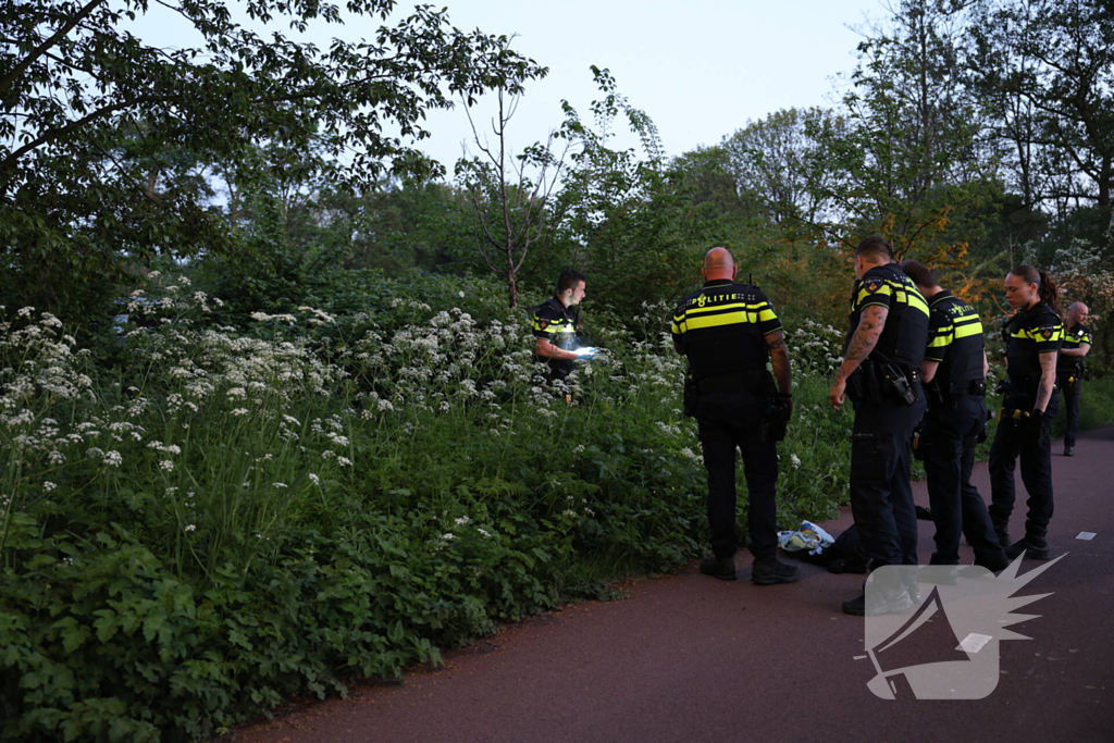 Politiehelikopter en meerdere agenten aanwezig na aantreffen mes