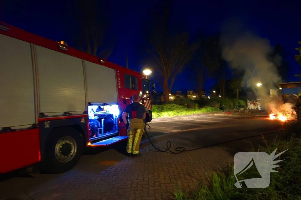 Dixi gaat in vlammen op