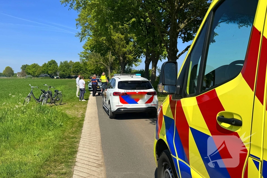 Fietser gewond na val tijdens inhaalactie vrachtwagen