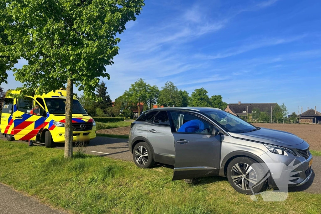 Forse schade bij aanrijding tussen twee auto's