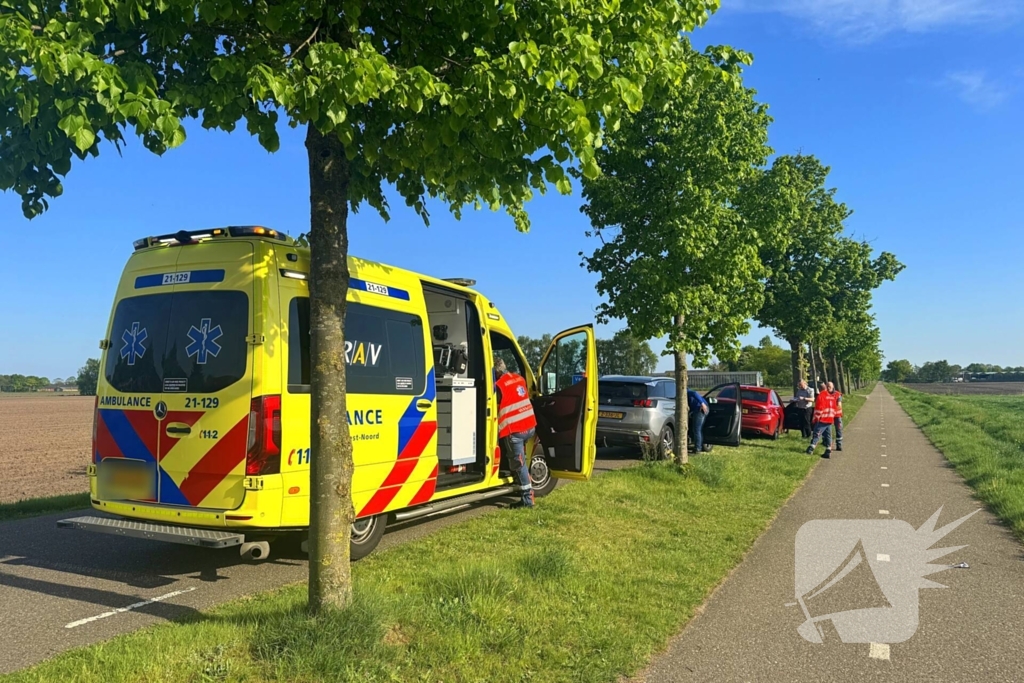 Forse schade bij aanrijding tussen twee auto's