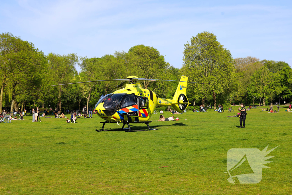 Traumahelikopter landt in druk park vanwege ongeval met E-bike