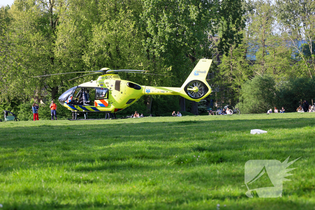 Traumahelikopter landt in druk park vanwege ongeval met E-bike