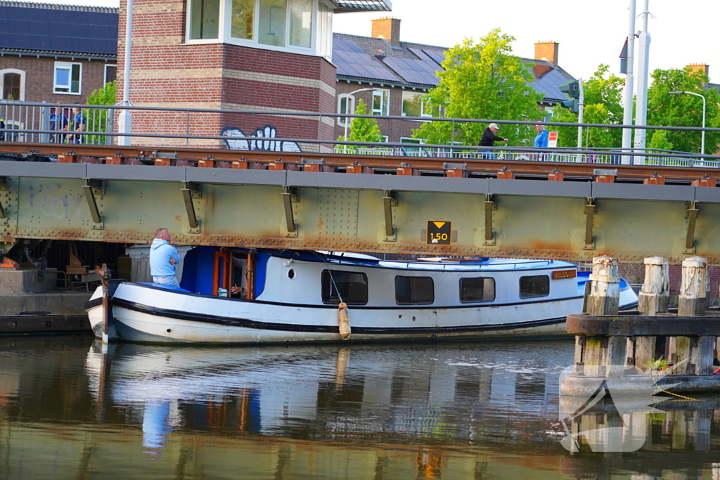 Boot ramt spoorbrug, trein verkeer gestremd