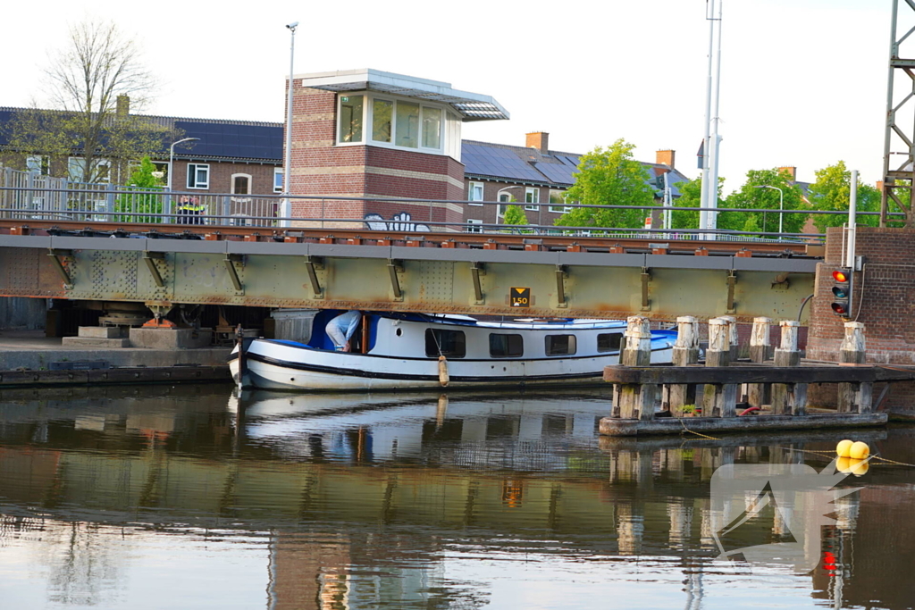 Boot ramt spoorbrug, trein verkeer gestremd