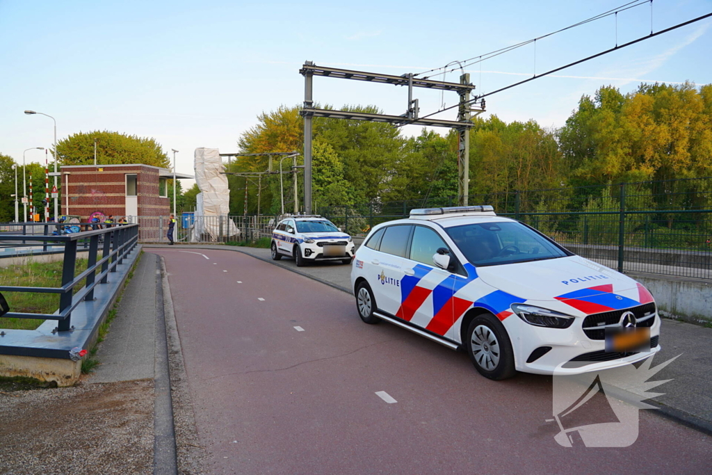 Boot ramt spoorbrug, trein verkeer gestremd