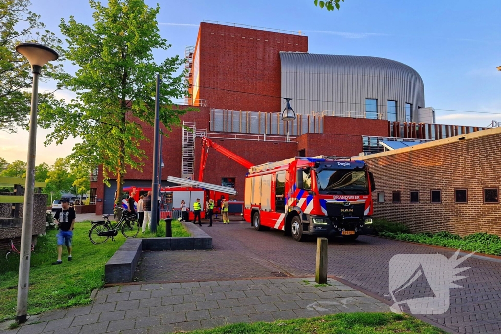 Brandweer ingezet voor brand op een theatergebouw