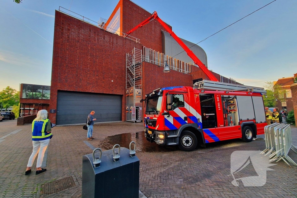 Brandweer ingezet voor brand op een theatergebouw