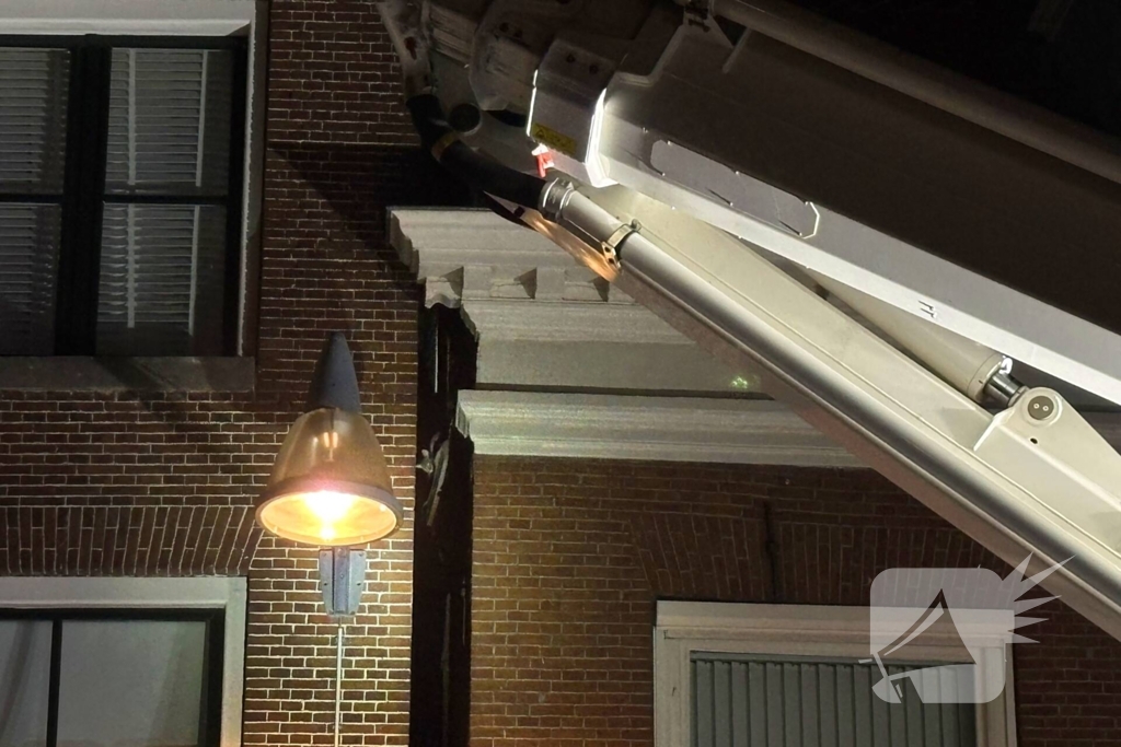 Brandweer en bewoners slagen er niet in kat te redden