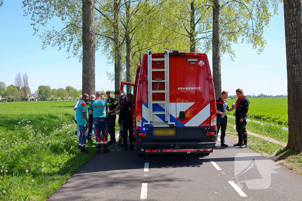 Scootmobiel belandt in sloot