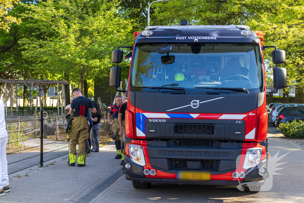 Brandweer bevrijdt kind dat vast zit
